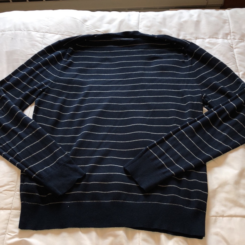 Banana Republic Men’s Sweater - Picture 2 of 3